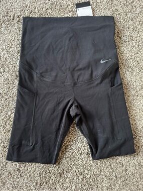 Nike Zenvy High-Rise 8” Biker Shorts with Pockets